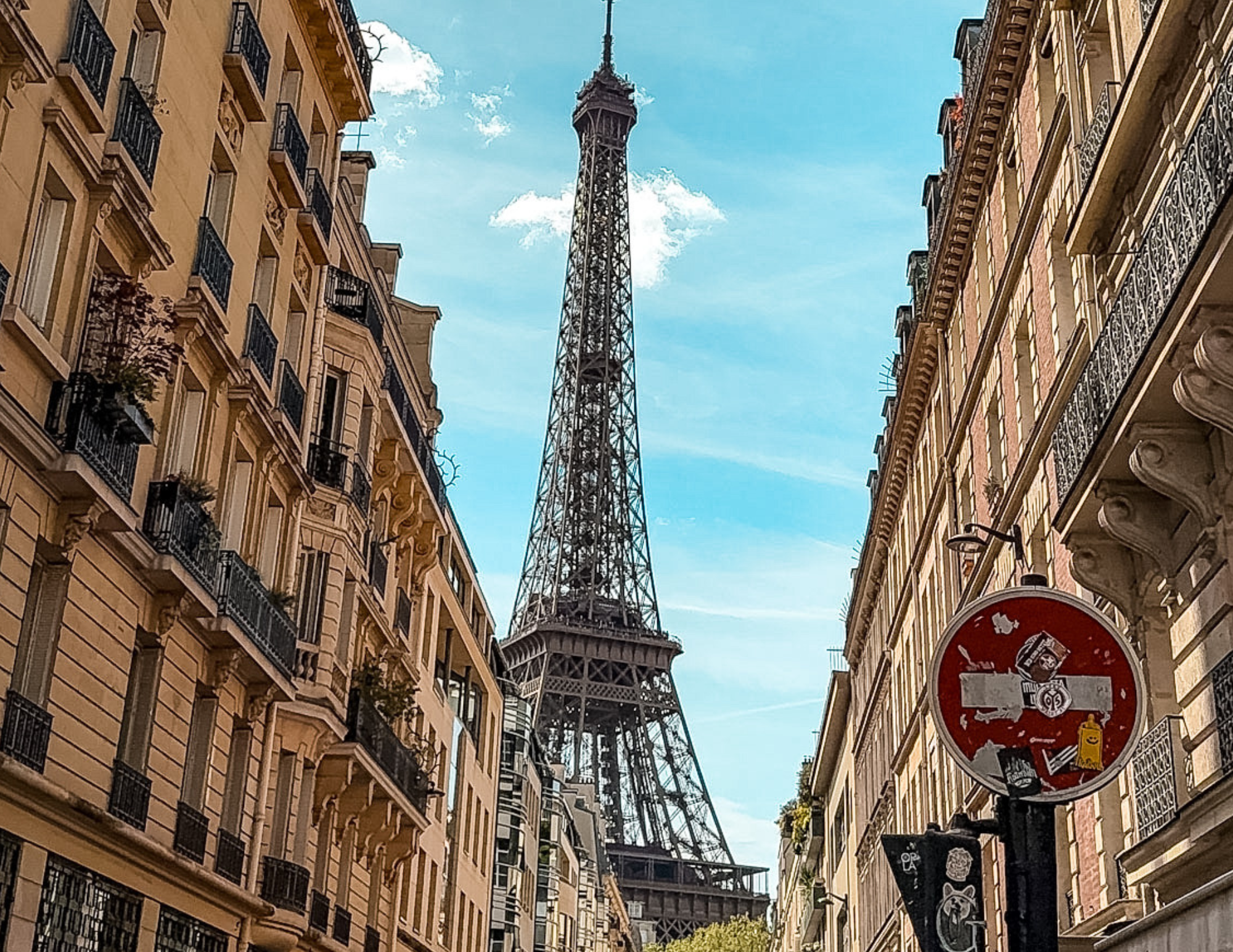 Paris Travel Guide.png